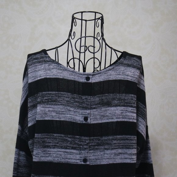 SOCIETY GIRL Black Grey Gray Stripes Button Accent Back 3/4 Sleeves Sweater Top - Picture 3 of 15